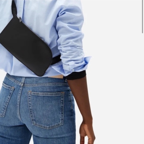 Everlane Handbags - NWT Everlane Italian Leather Simple Crossbody Sling Belt Bag in Black